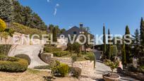 Vista exterior de Casa o xalet en venda en San Lorenzo de El Escorial amb Aire condicionat, Terrassa i Piscina