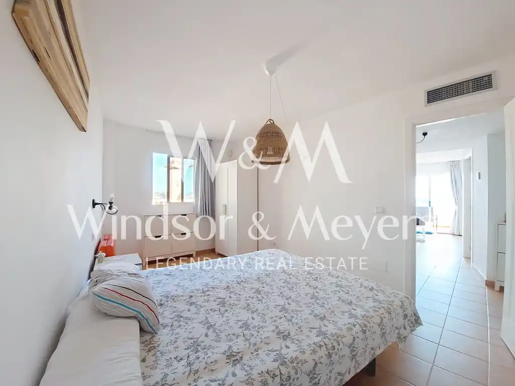 Habitación de Apartamento en venta en Santa Eulària des Riu con Aire acondicionado, Amueblado y Piscina comunitaria