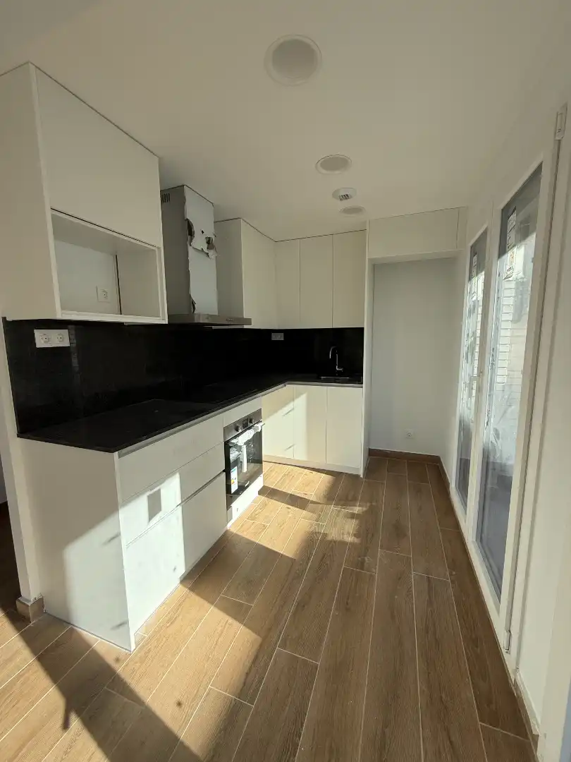 Kitchen of Flat for rent in Tiana  with Air Conditioner, Heating and Oven
