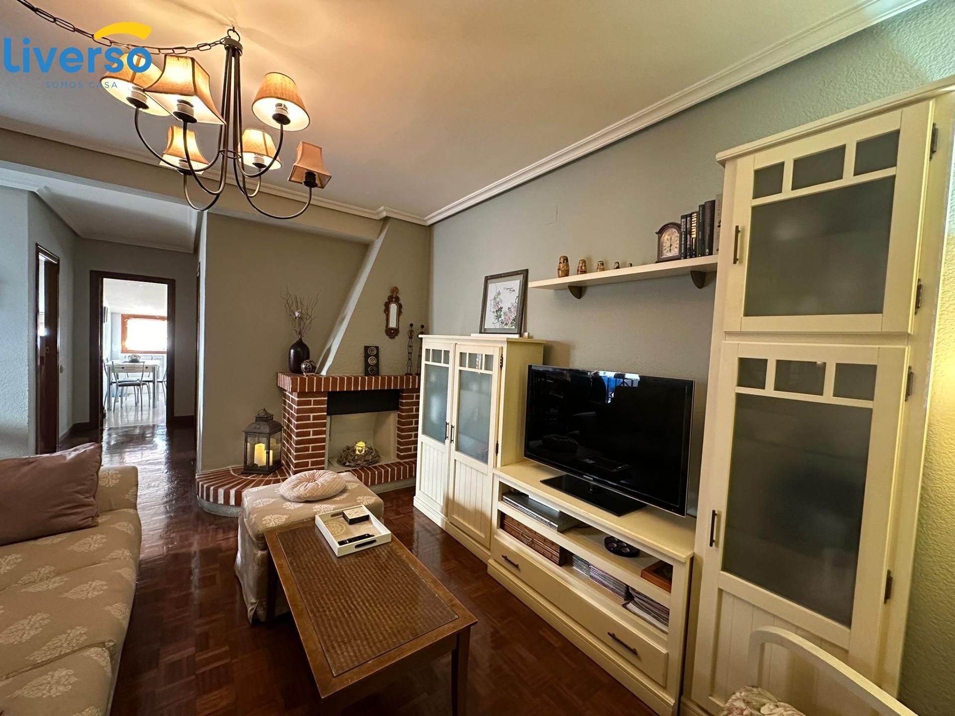 Sala d'estar de Pis en venda en Aranda de Duero amb Calefacció i Parquet