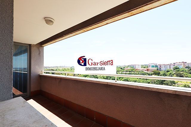 Vista exterior de Àtic en venda en Alcorcón amb Calefacció, Terrassa i Traster