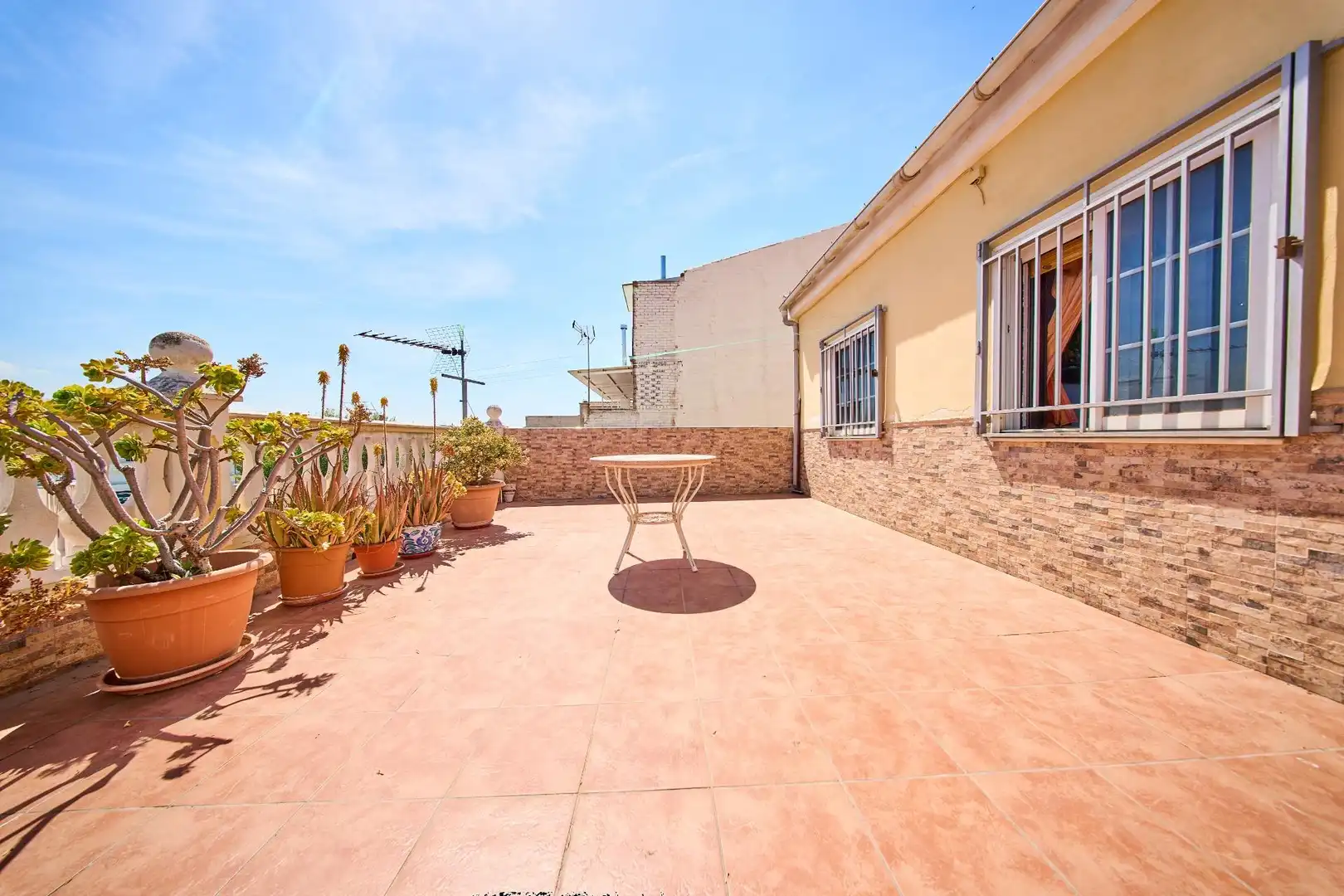 Terraza de Casa adosada en venta en Baza con Calefacción, Terraza y Trastero