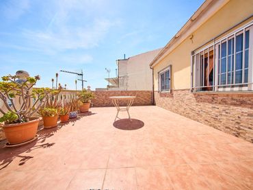 Casa aparellada en venda a Calle CIPRES