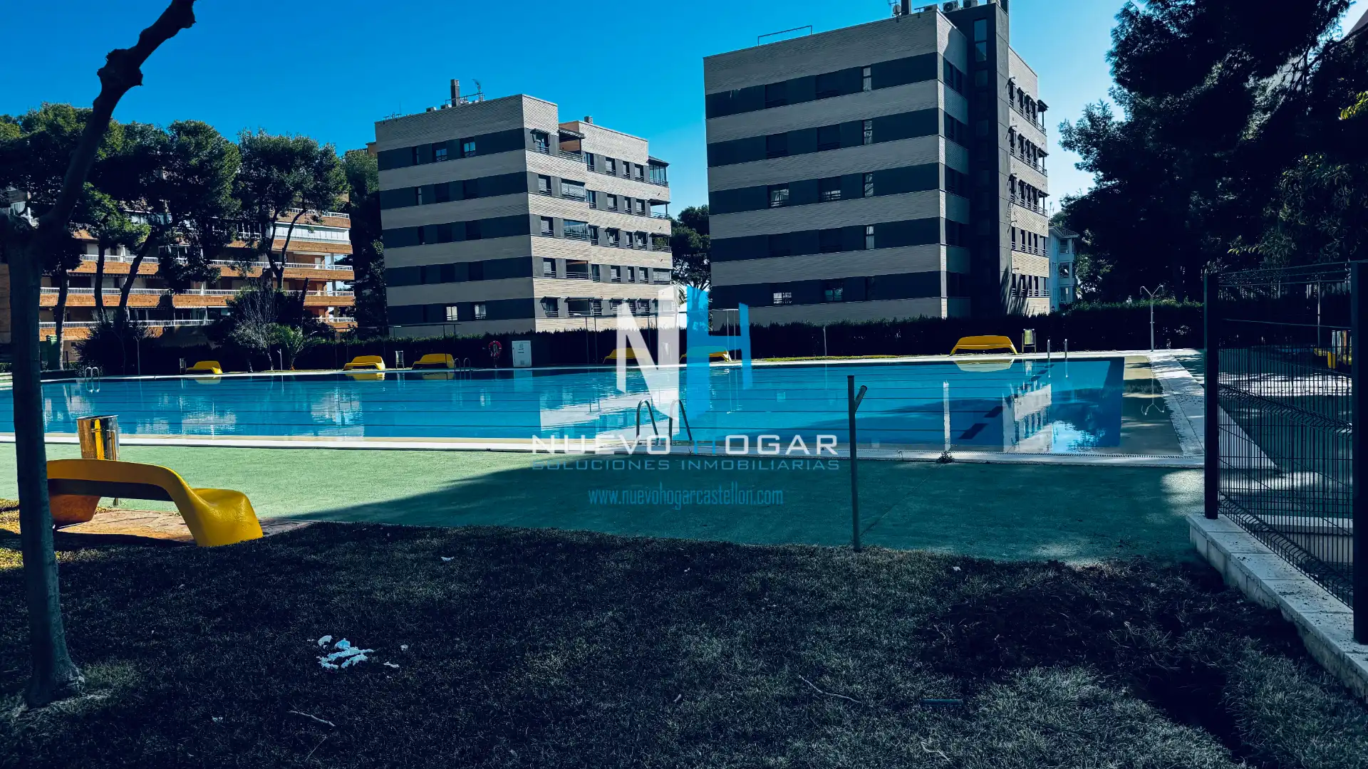 Piscina de Apartamento en venta en Benicasim / Benicàssim con Terraza, Amueblado y Lavadora