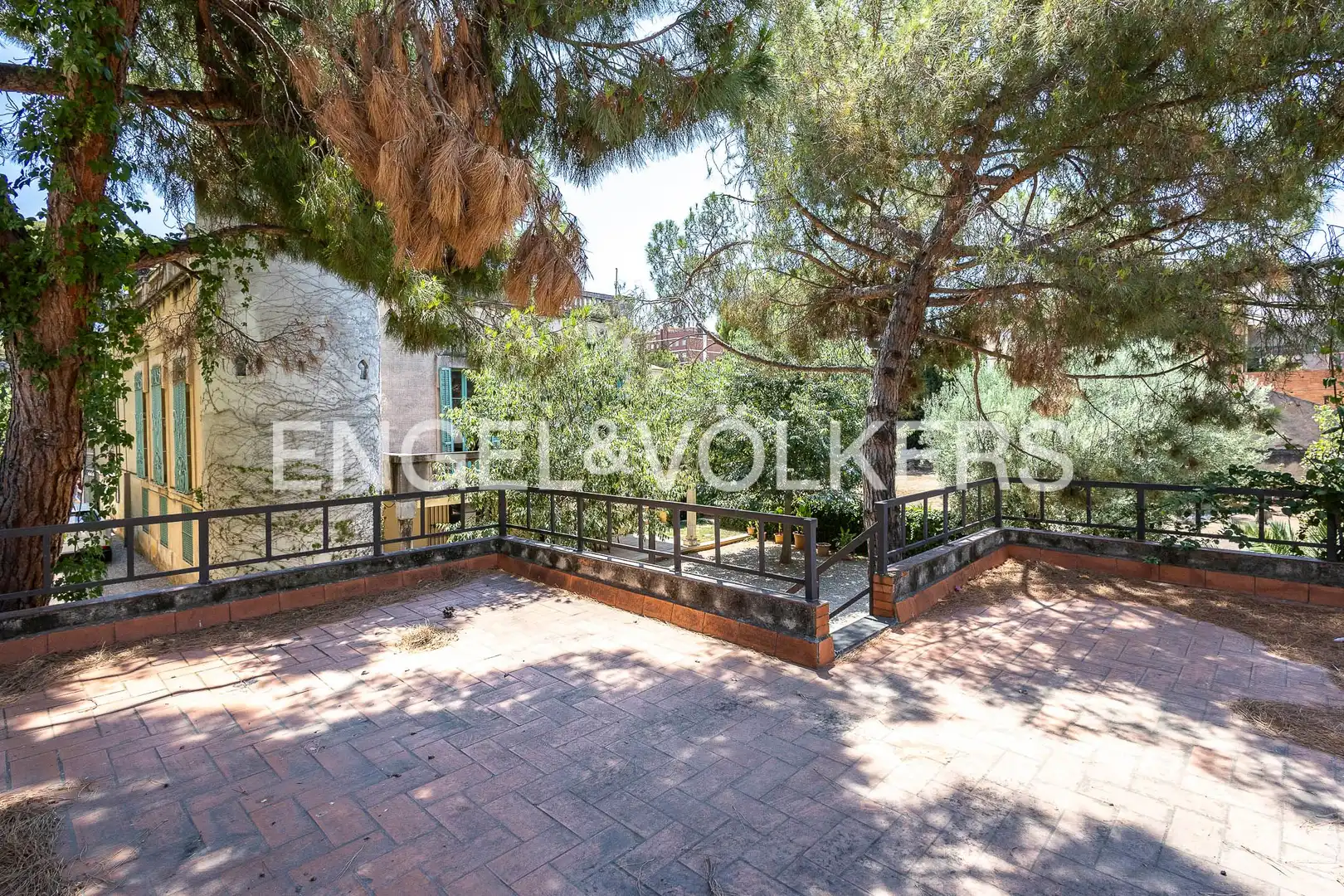 Terraza de Casa o chalet en venta en Sant Boi de Llobregat con Aire acondicionado, Calefacción y Jardín privado