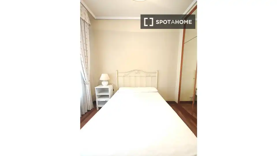 Bedroom of Flat for rent in Bilbao   with Air Conditioner, Heating and Furnished