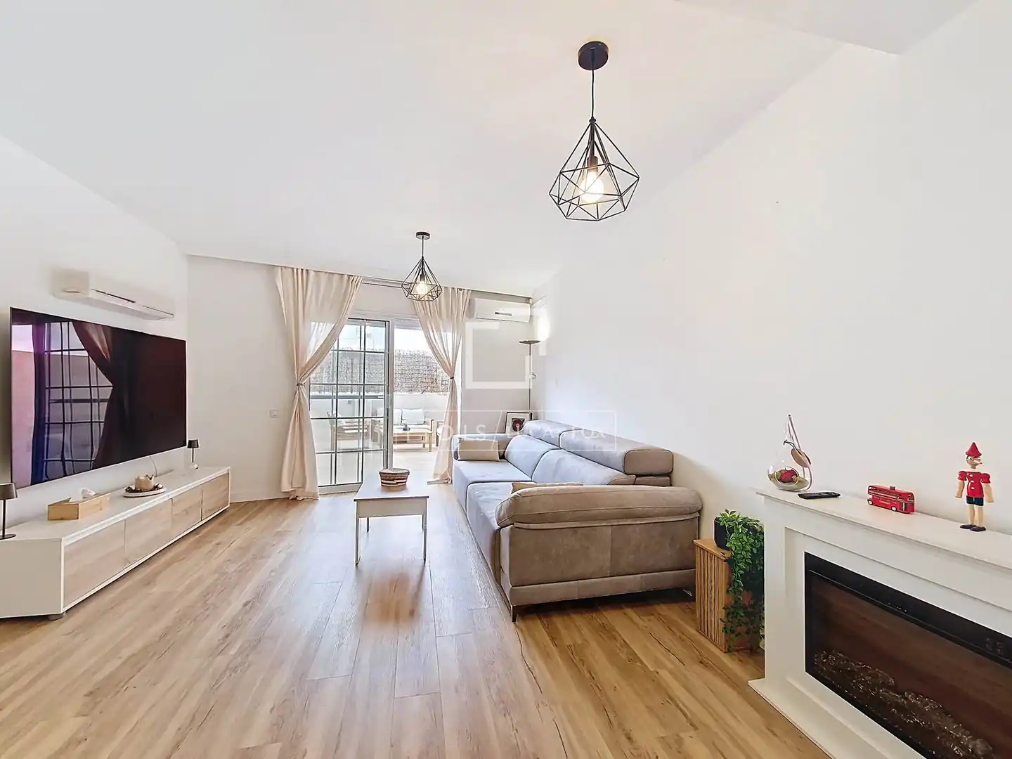 Wohnzimmer von Haus oder Chalet zum Verkauf in Vilanova i la Geltrú mit Klimaanlage, Heizung und Parkett