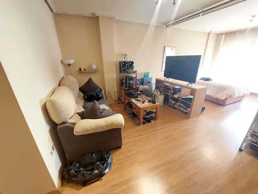 Sala d'estar de Pis en venda en Oviedo  amb Calefacció