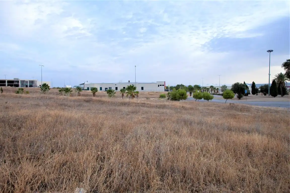 Industriegrundstück zum Verkauf in Calle Beatriz Núñez, imagen 2