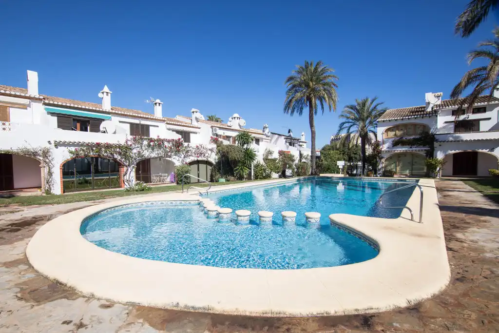 Piscina de Piso de alquiler en Dénia con Aire acondicionado, Calefacción y Terraza