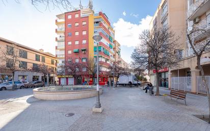 Vista exterior de Pis en venda en  Granada Capital amb Terrassa i Balcó