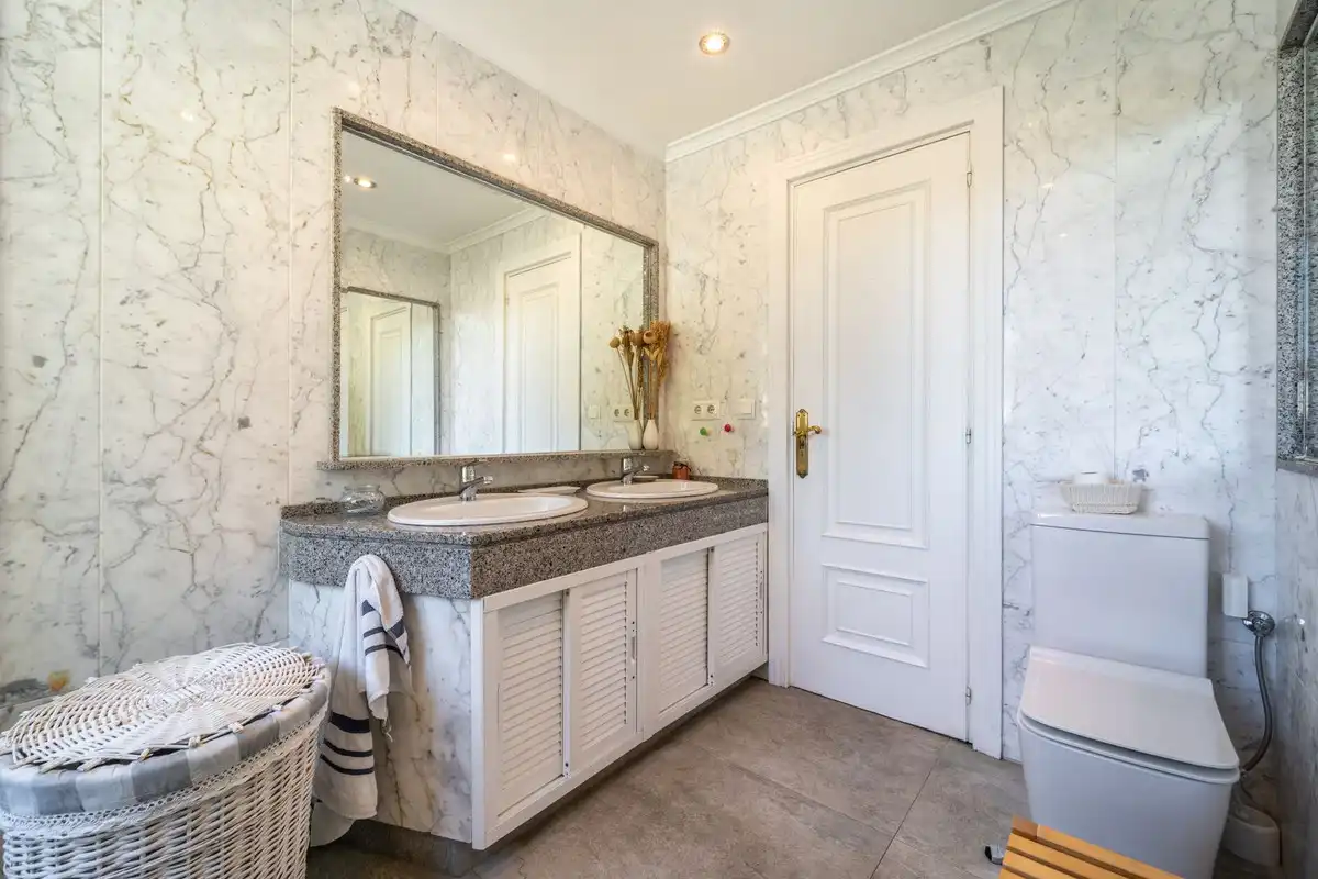 Bathroom of Apartments for sale in Benalmádena  with Air Conditioner, Private garden and Terrace