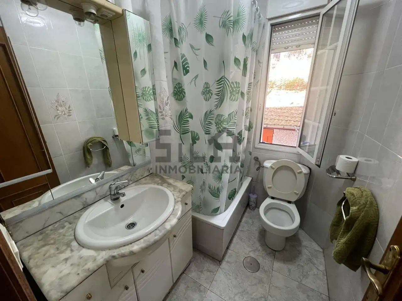 Bathroom of Flat for rent in Ourense Capital   with Heating, Terrace and Balcony