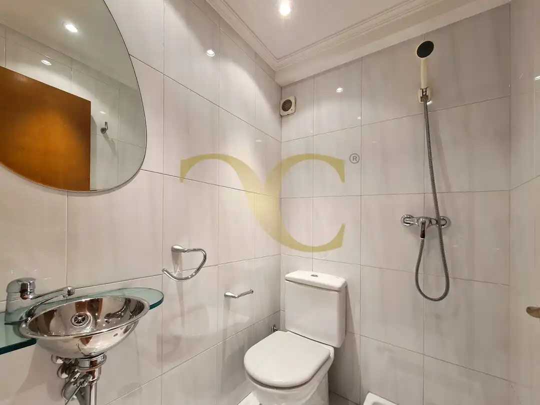 Bathroom of Flat for sale in Oviedo   with Heating
