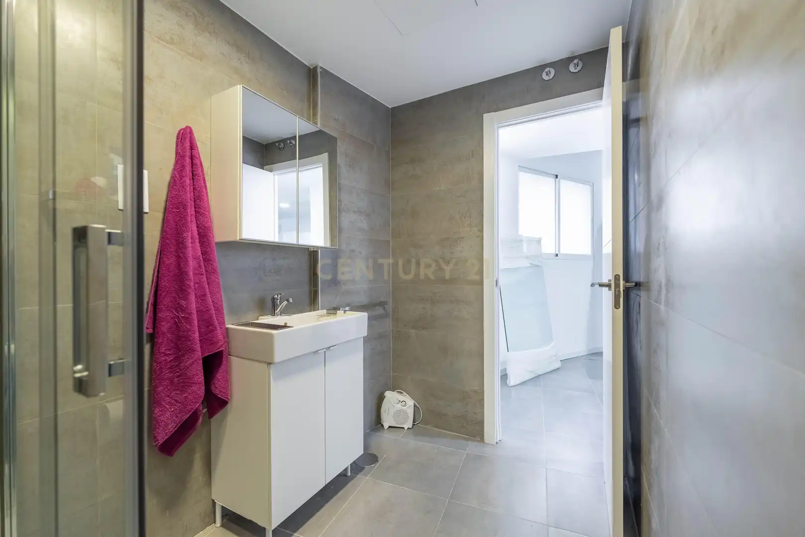 Baño de Local en venta en Madrid con Internet