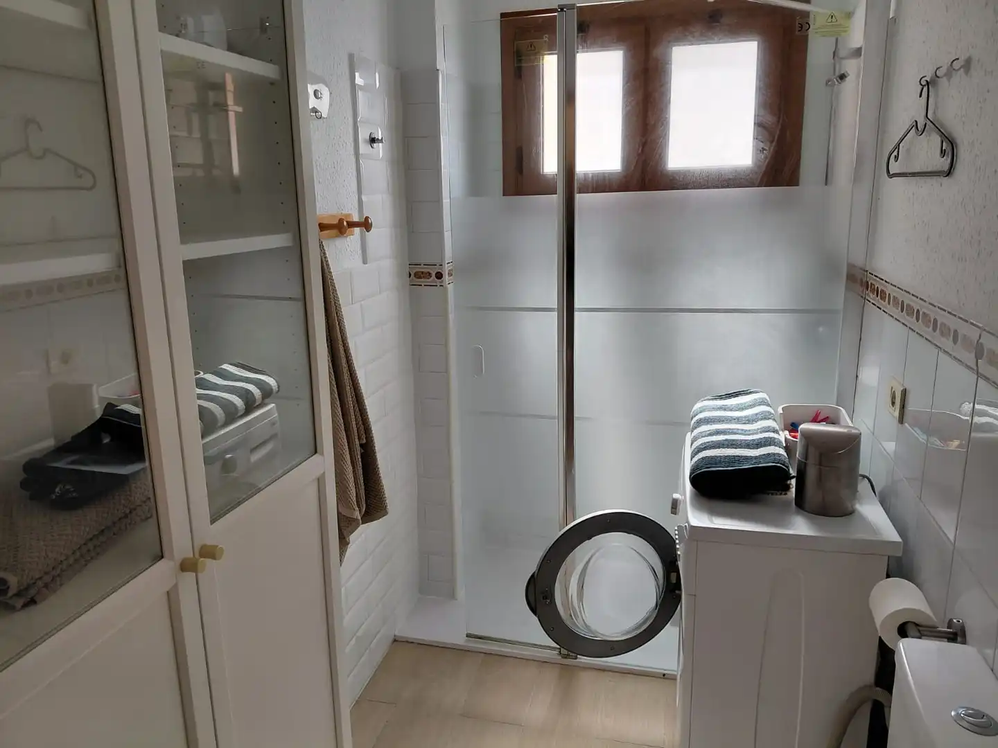 Badezimmer von Wohnungen zur Miete in Candelaria mit Möbliert, Ofen und Waschmaschine