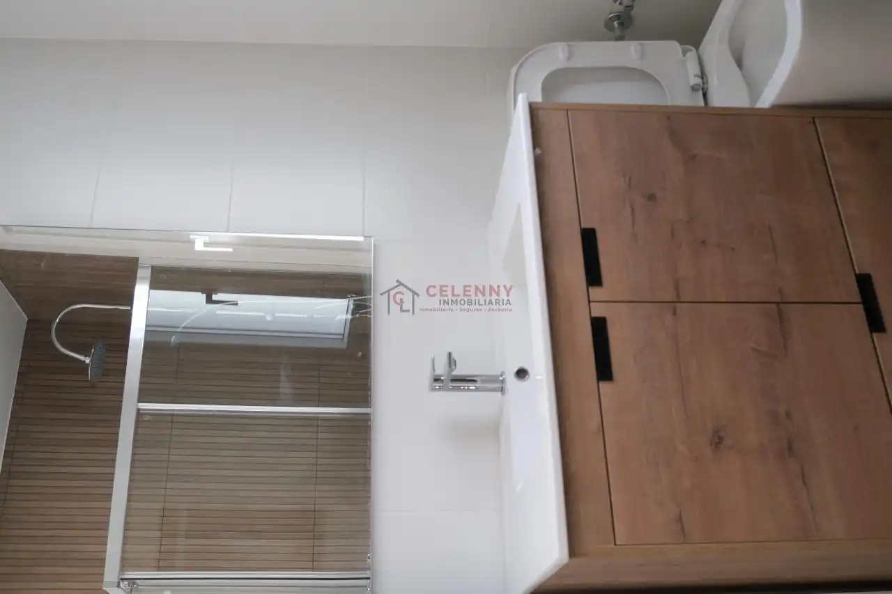 Bany de Apartament en venda en Ourense Capital  amb Aire condicionat i Calefacció