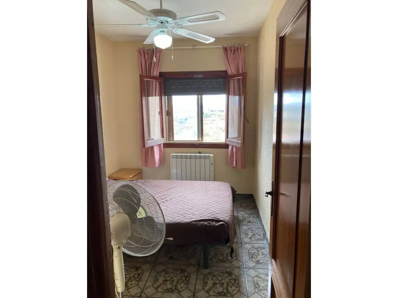 Habitación de Piso en venta en Caniles con Calefacción