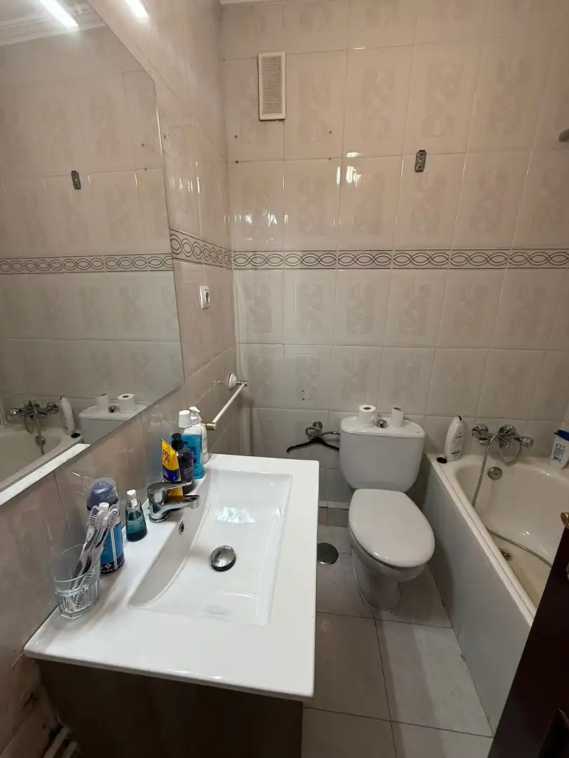 Baño de Piso en venta en Madrid con Terraza y Alarma