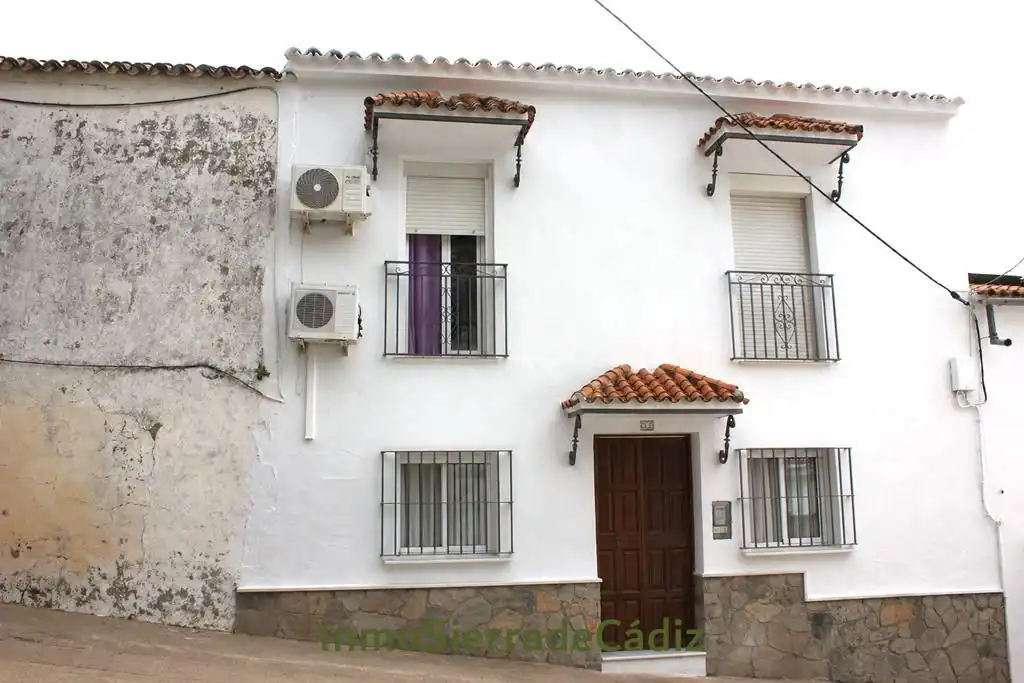 Vista exterior de Casa o xalet en venda en Algodonales amb Aire condicionat, Calefacció i Terrassa