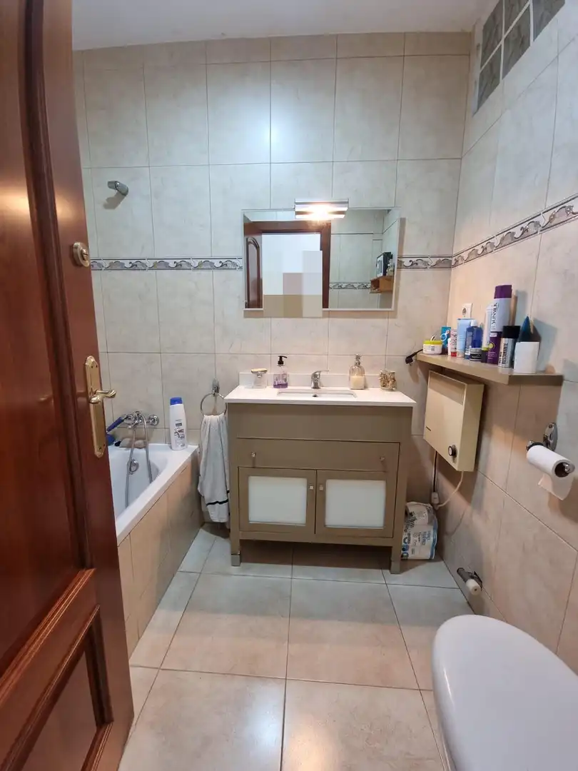 Baño de Casa adosada en venta en Castellar del Vallès con Calefacción, Jardín privado y Terraza