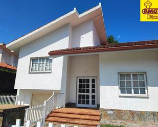 Vista exterior de Casa o xalet en venda en Santiago de Compostela  amb Terrassa i Balcó