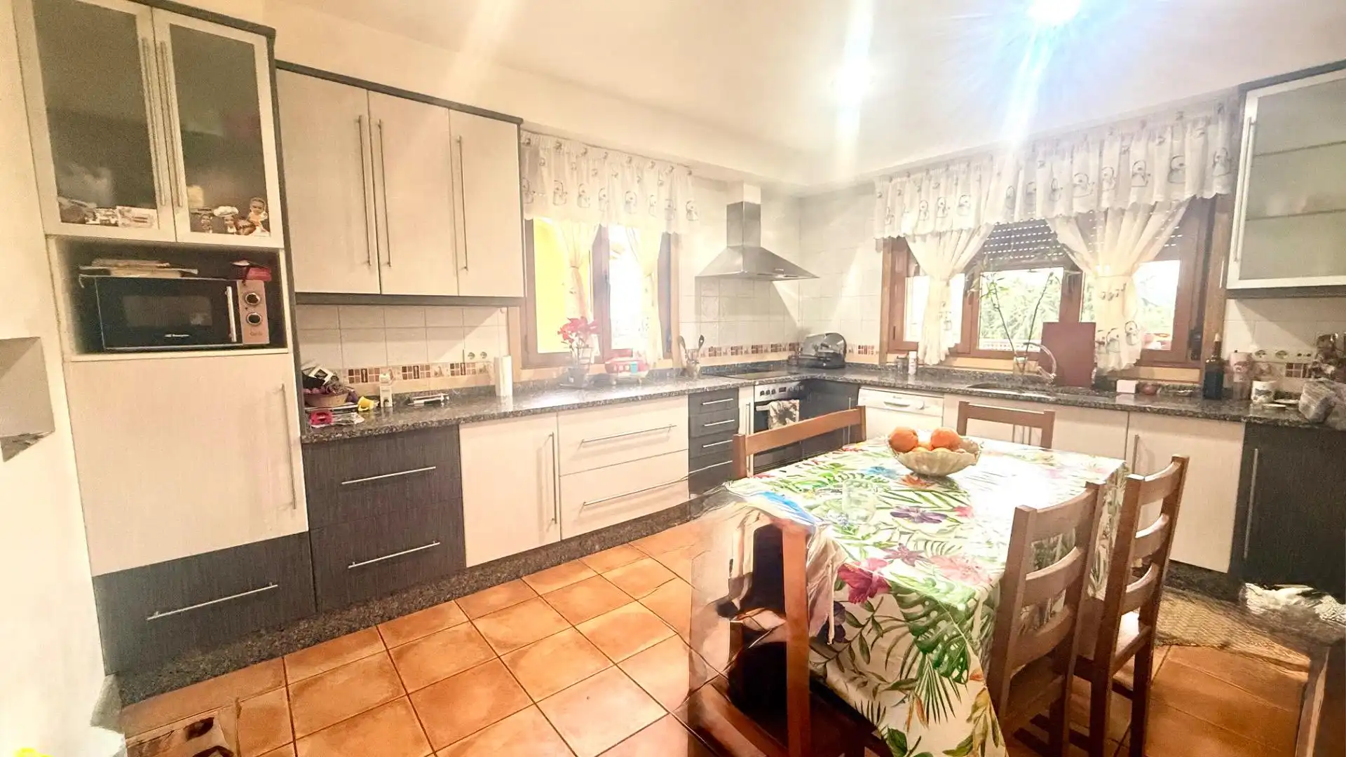 Cocina de Casa o chalet en venta en Lalín con Calefacción, Jardín privado y Terraza