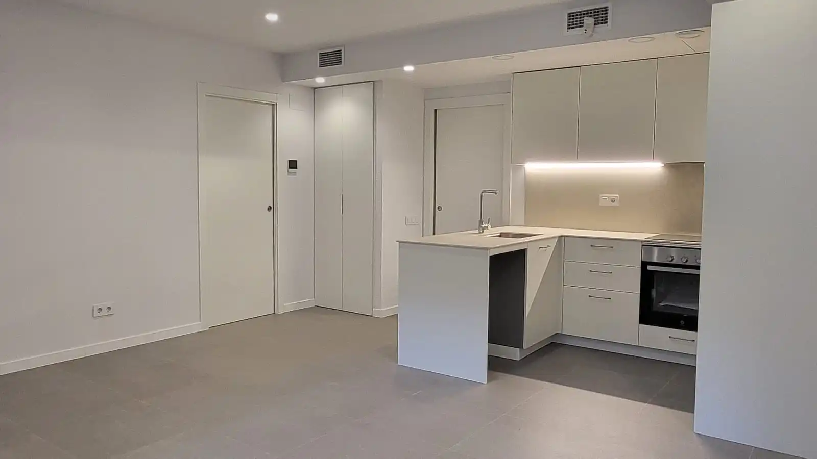 Cocina de Planta baja en venta en Sabadell con Aire acondicionado y Calefacción