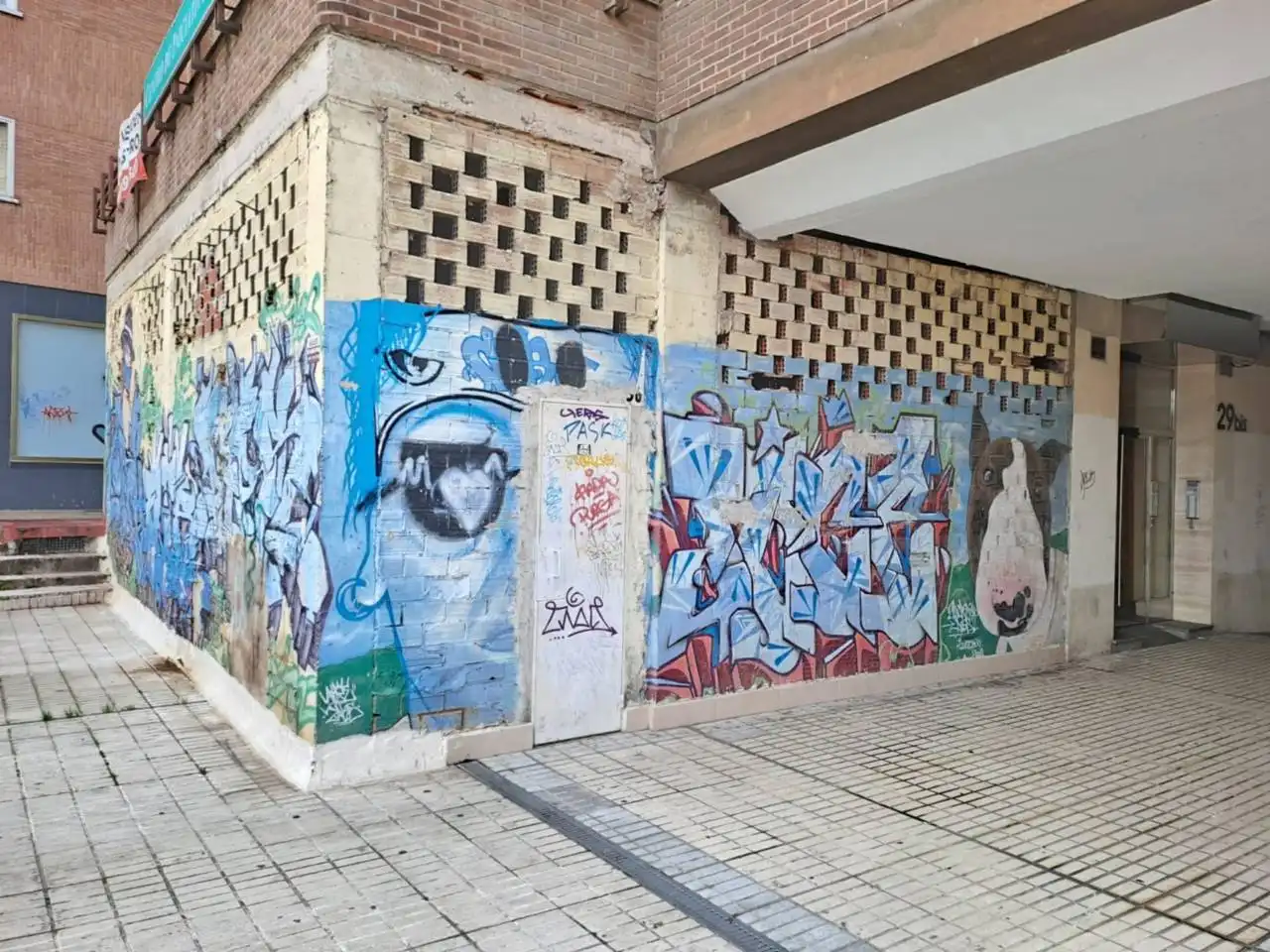 Local comercial en venta en Avenida Derechos Humanos, imagen 2