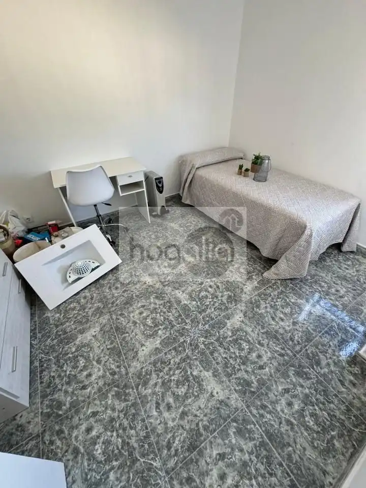 Bedroom of Flat for rent in Sevilla  with Air Conditioner and Furnished
