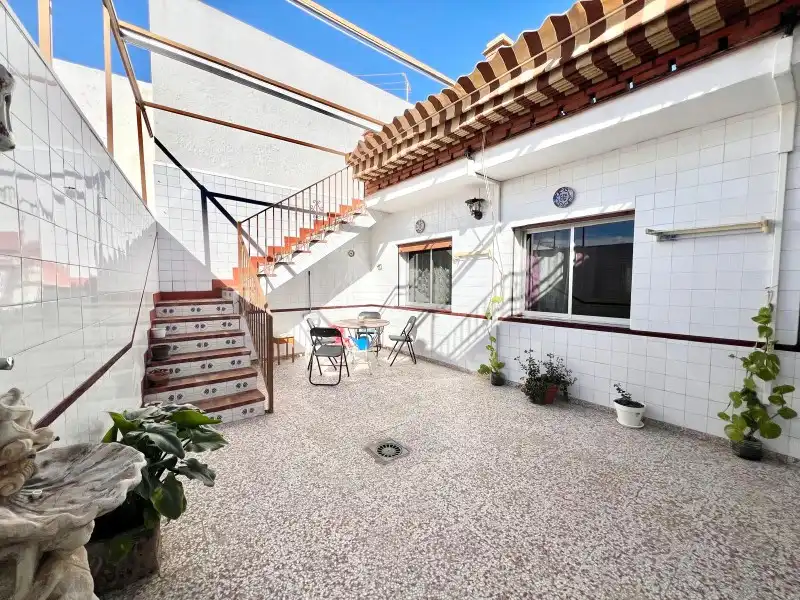 Vista exterior de Casa o xalet en venda en Málaga amb Aire condicionat, Terrassa i Moblat