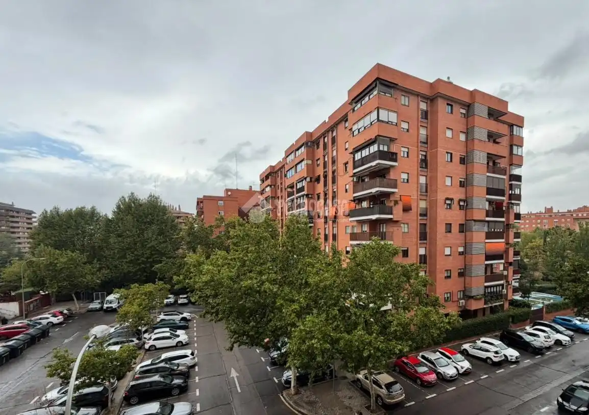 Vista exterior de Pis en venda en Fuencarral - El Pardo