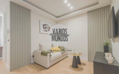 Living room of Flat to rent in  Madrid Capital  with Air Conditioner, Heating and Furnished