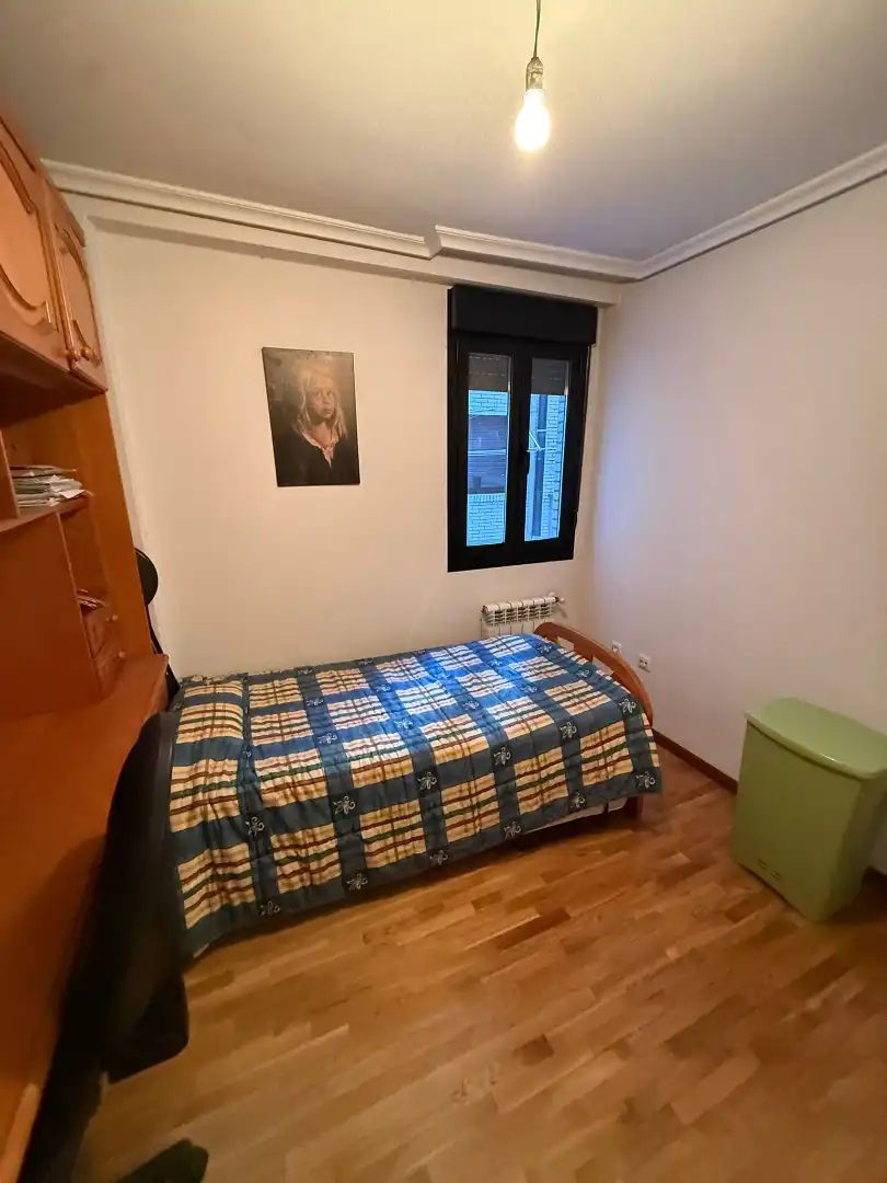 Schlafzimmer von Wohnung zum Verkauf in Oviedo  mit Heizung, Terrasse und Abstellraum