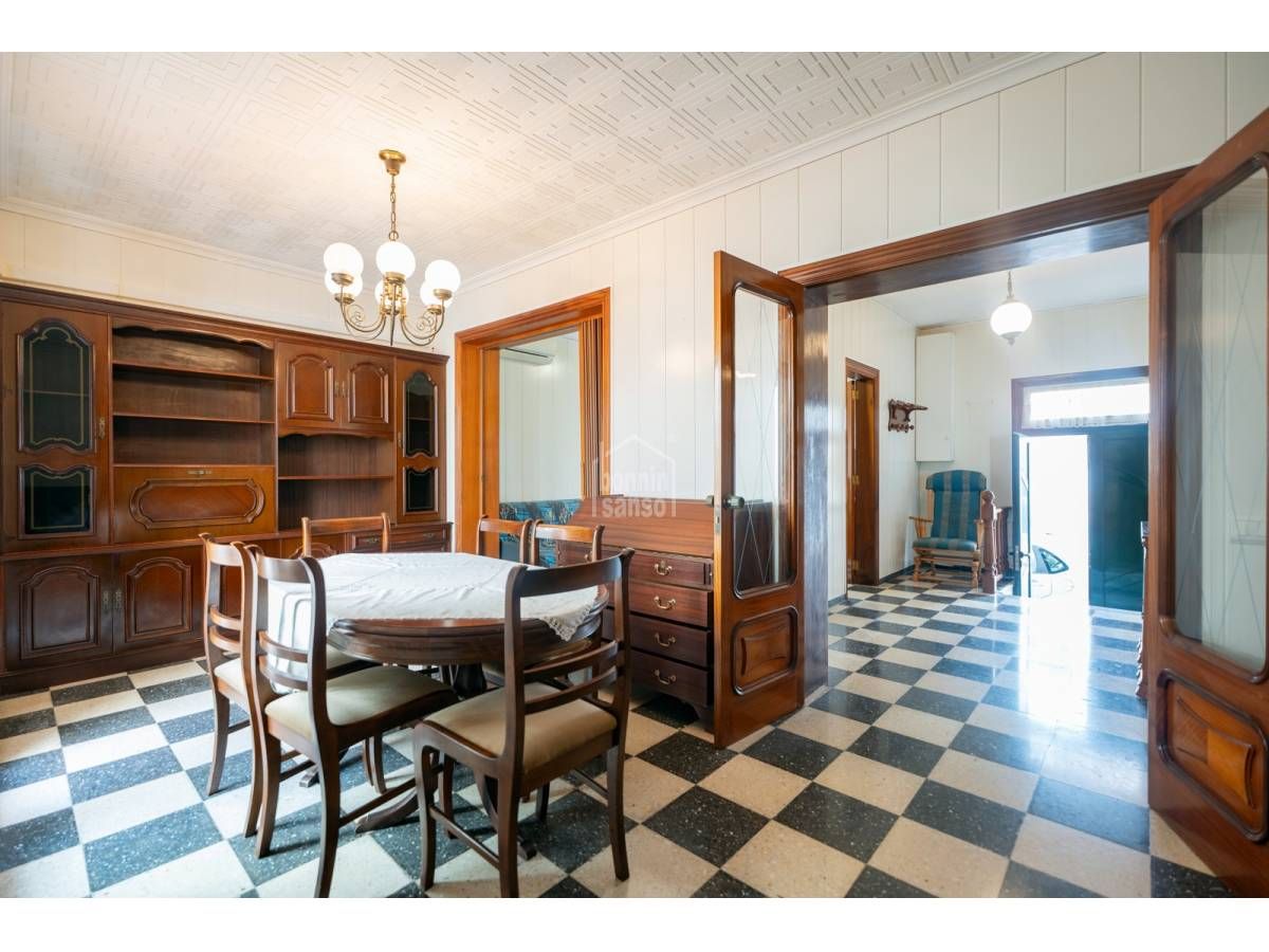 Menjador de Casa o xalet en venda en Es Castell amb Terrassa i Moblat