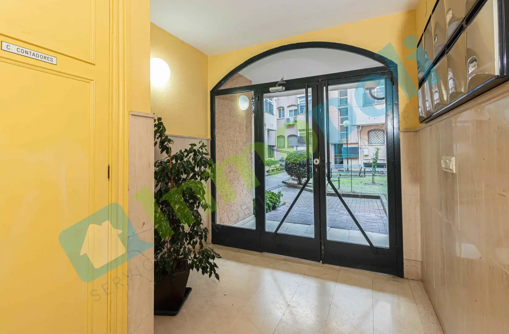 Wohnung zum Verkauf in Badajoz mit Klimaanlage, Heizung und Privatgarten