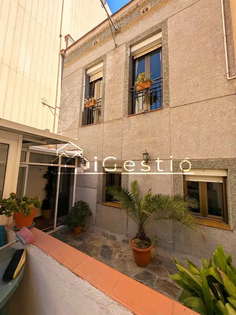 Casa adosada en venda en Santa Coloma de Gramenet amb Aire condicionat, Calefacció i Jardí privat