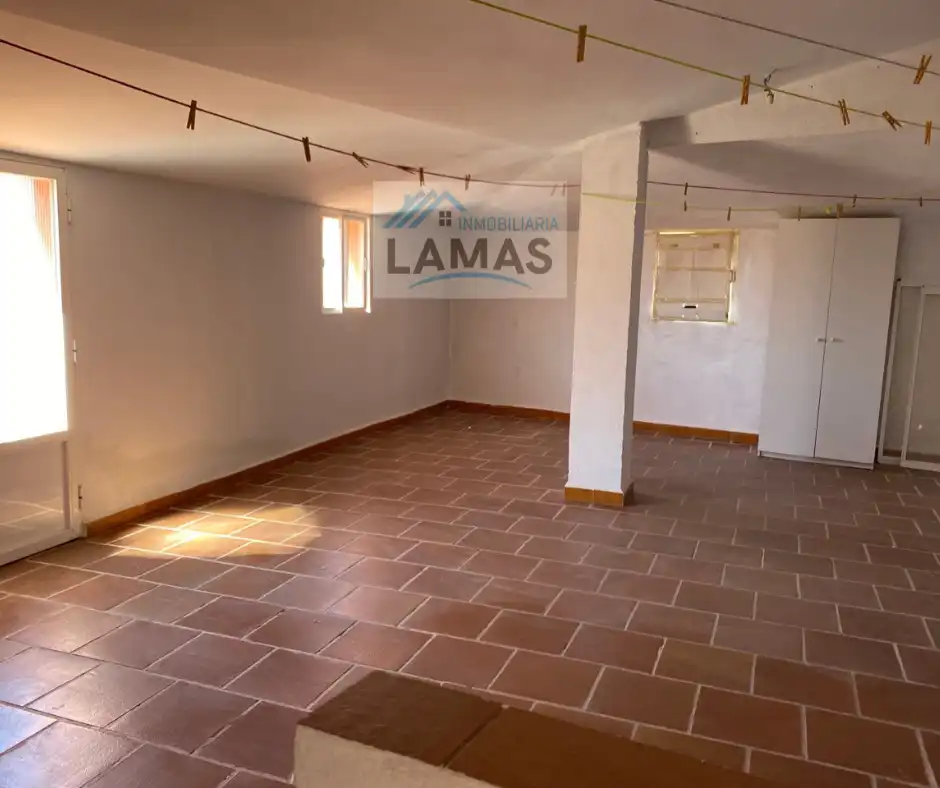Maisonette zum Verkauf in Navalmoral de la Mata mit Klimaanlage, Heizung und Terrasse