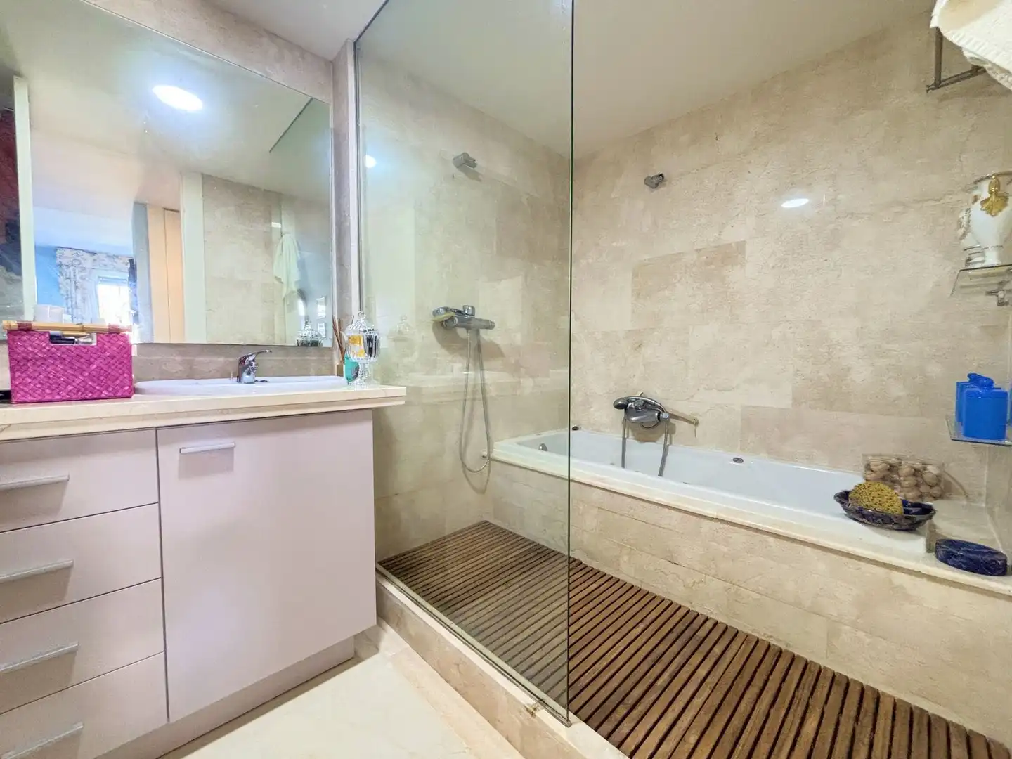 Baño de Ático en venta en Manilva con Aire acondicionado, Terraza y TV