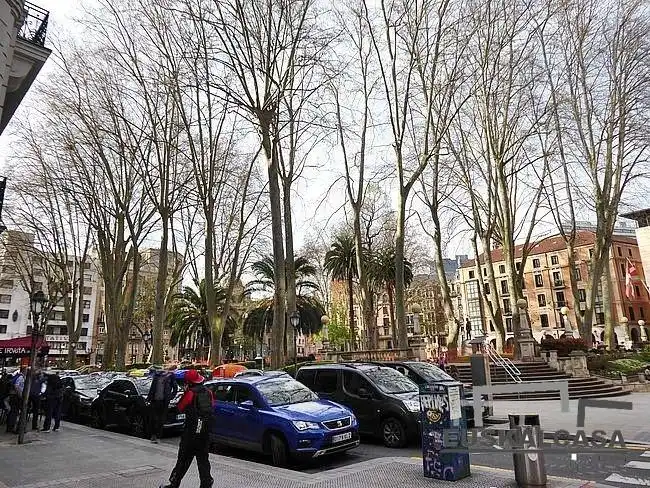 Vista exterior de Oficina en venta en Bilbao  con Calefacción