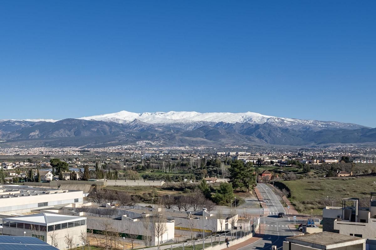 Vista exterior de Casa adosada en venda en Las Gabias amb Piscina comunitària