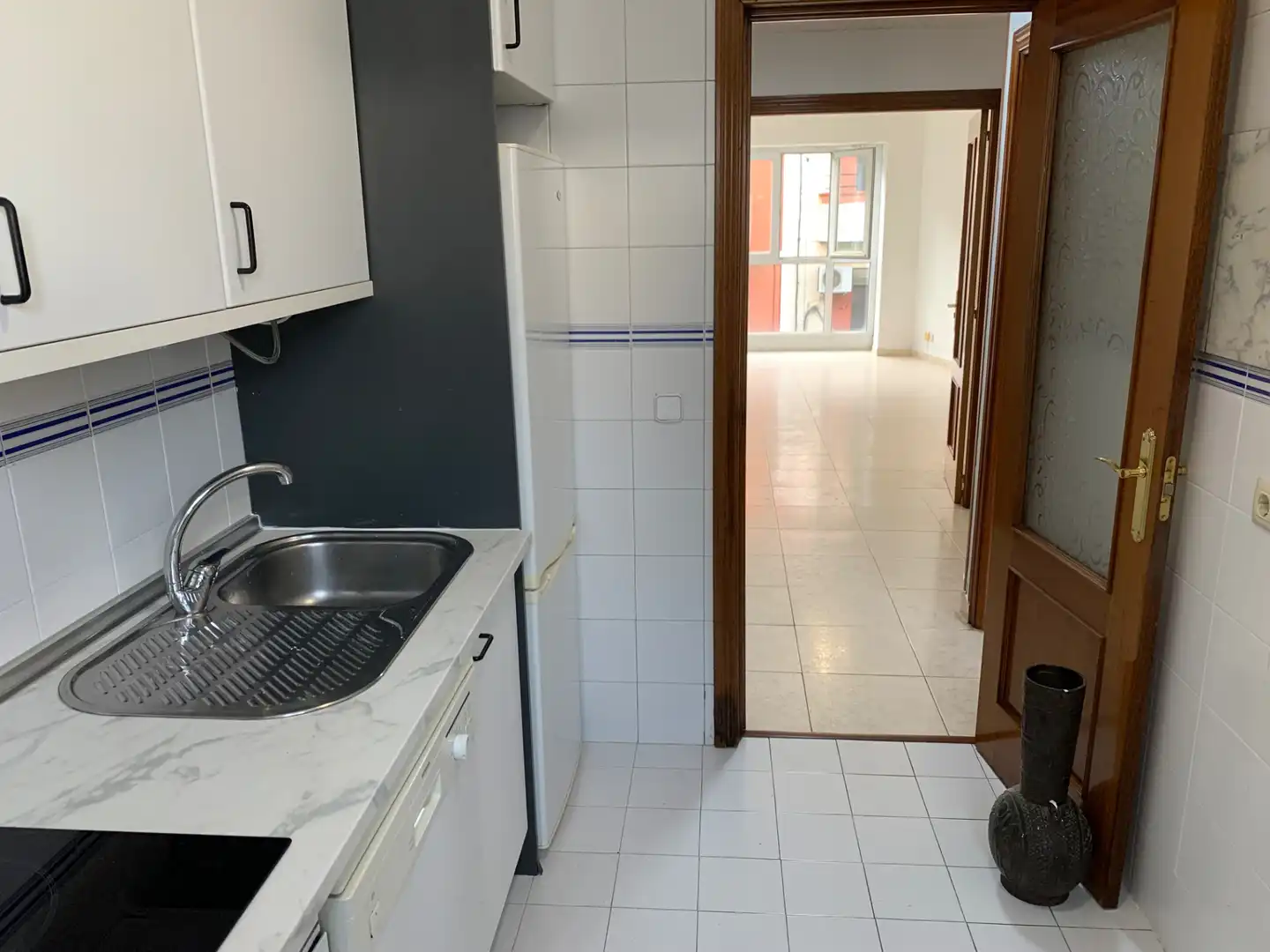 Kitchen of Flat for rent in Madrid  with Oven and Washing machine