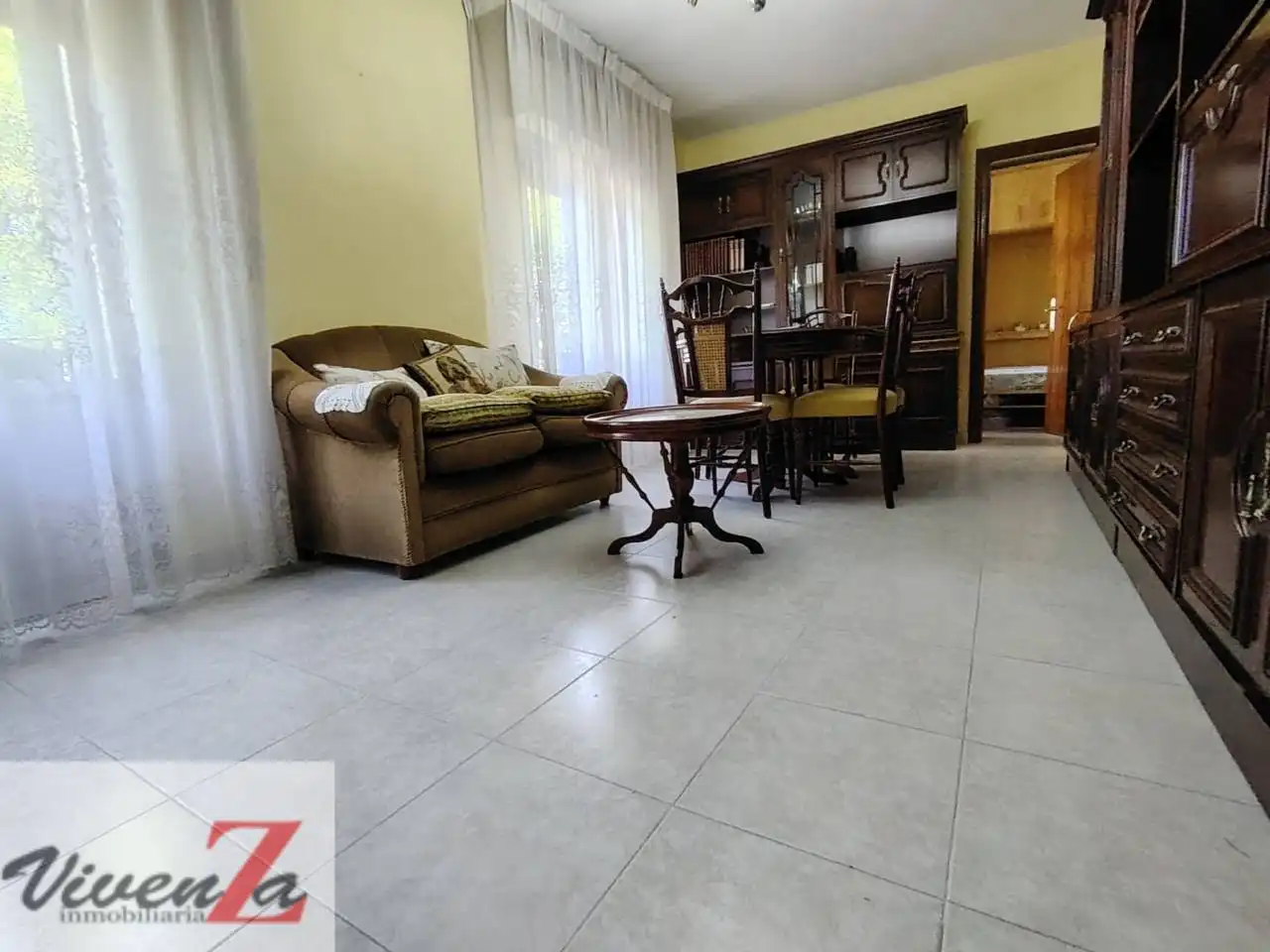 Sala d'estar de Pis en venda en Zamora Capital  amb Parquet i Balcó