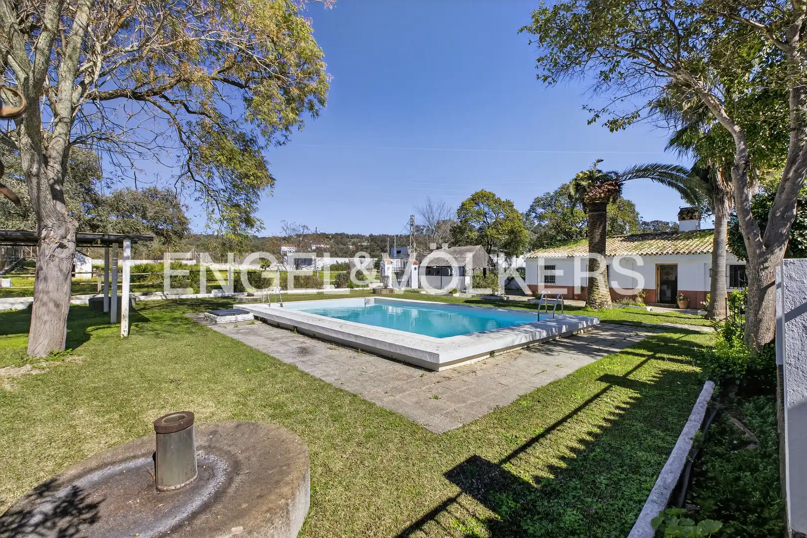 Piscina de Finca rústica en venta en El Castillo de las Guardas con Aire acondicionado, Calefacción y Jardín privado