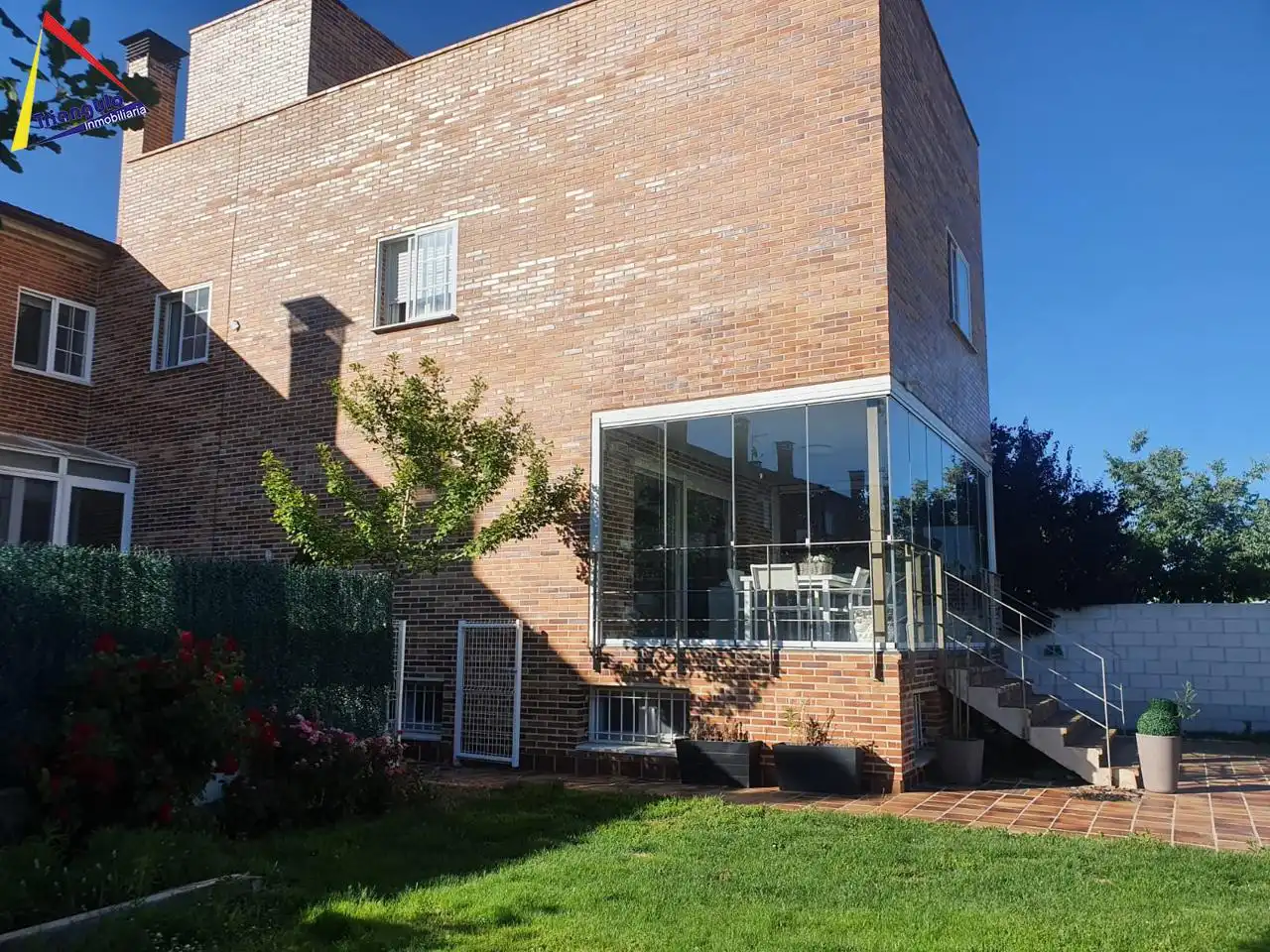 Vista exterior de Casa adosada en venda en Encinillas amb Calefacció, Jardí privat i Terrassa