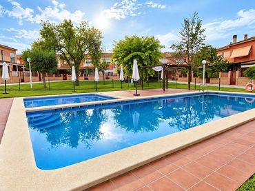 Adosado con piscina en venta en Pedanías Oeste