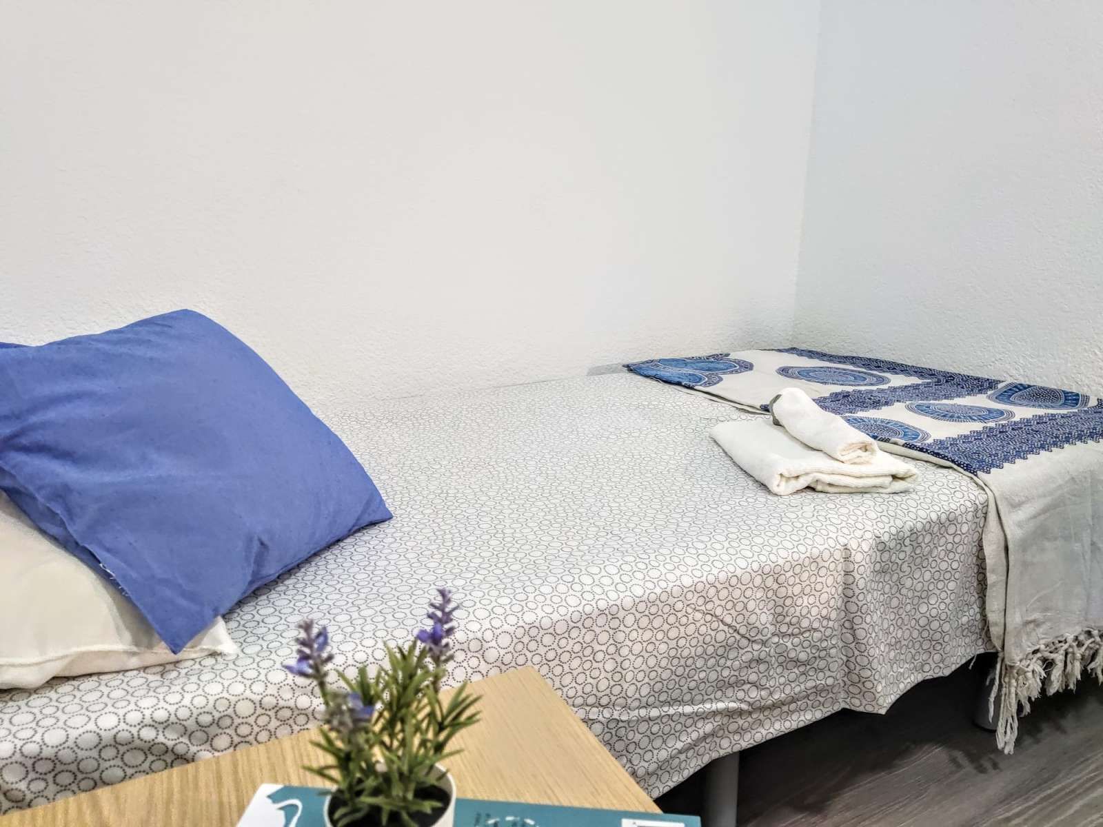Bedroom of Flat to share in Burjassot  with Air Conditioner, Heating and Terrace