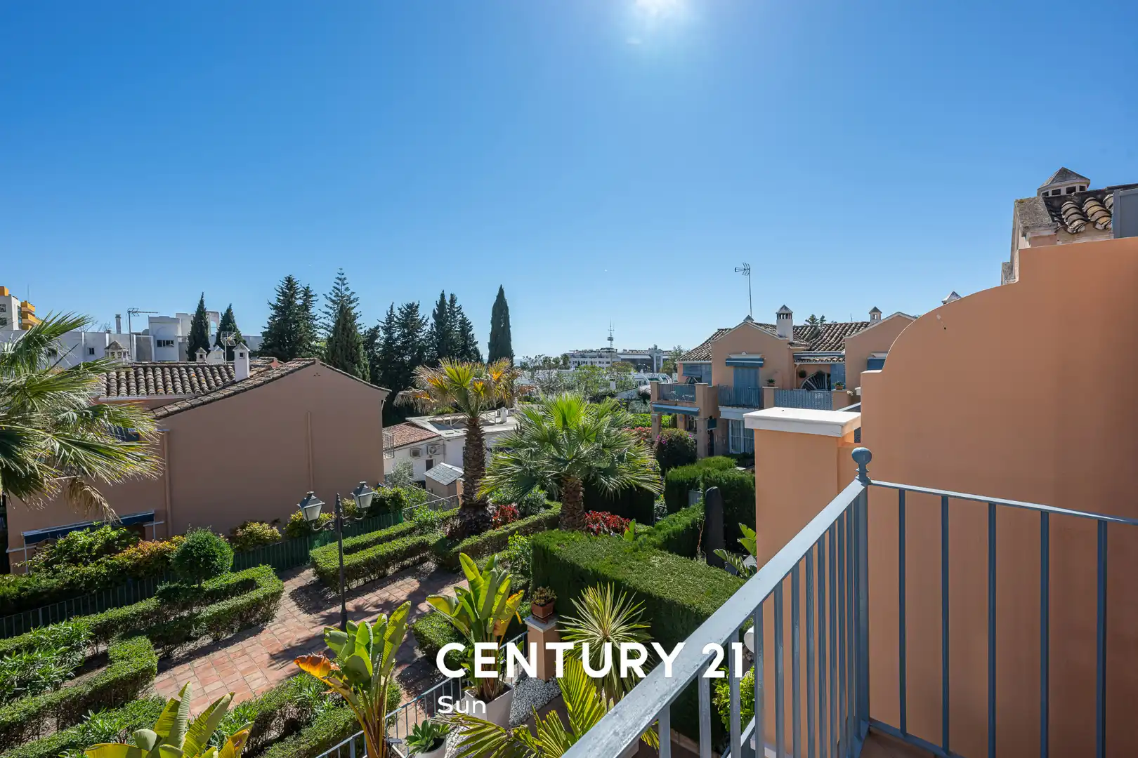 Vista exterior de Casa adosada en venta en Marbella con Aire acondicionado, Calefacción y Jardín privado