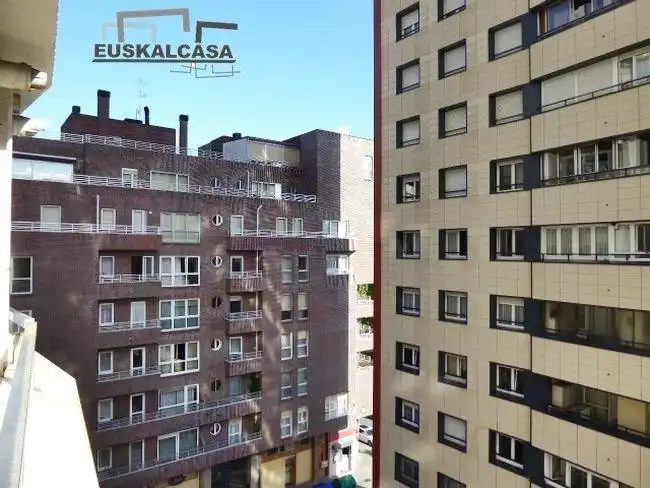 Vista exterior de Pis en venda en Errekalde