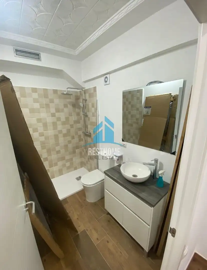 Bathroom of Ground floor for sale in Valencia  with Air Conditioner and Terrace